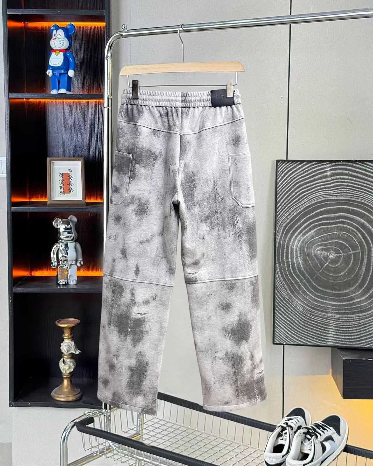 Balenciaga 🆕2026 Autumn and Winter New Arrival Casual Pants! The official website will be released simultaneously. Brand Classic LOGO casual pants, customized fabrics, excellent comfort and strong touch. Highly recognisable, perfect appearance and craftsmanship. Size:M-3XL